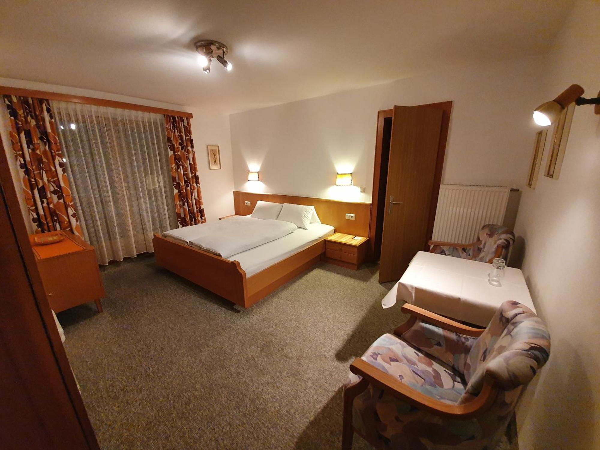 Haus Monika Und Haus Claudia Hotel Mayrhofen Bagian luar foto