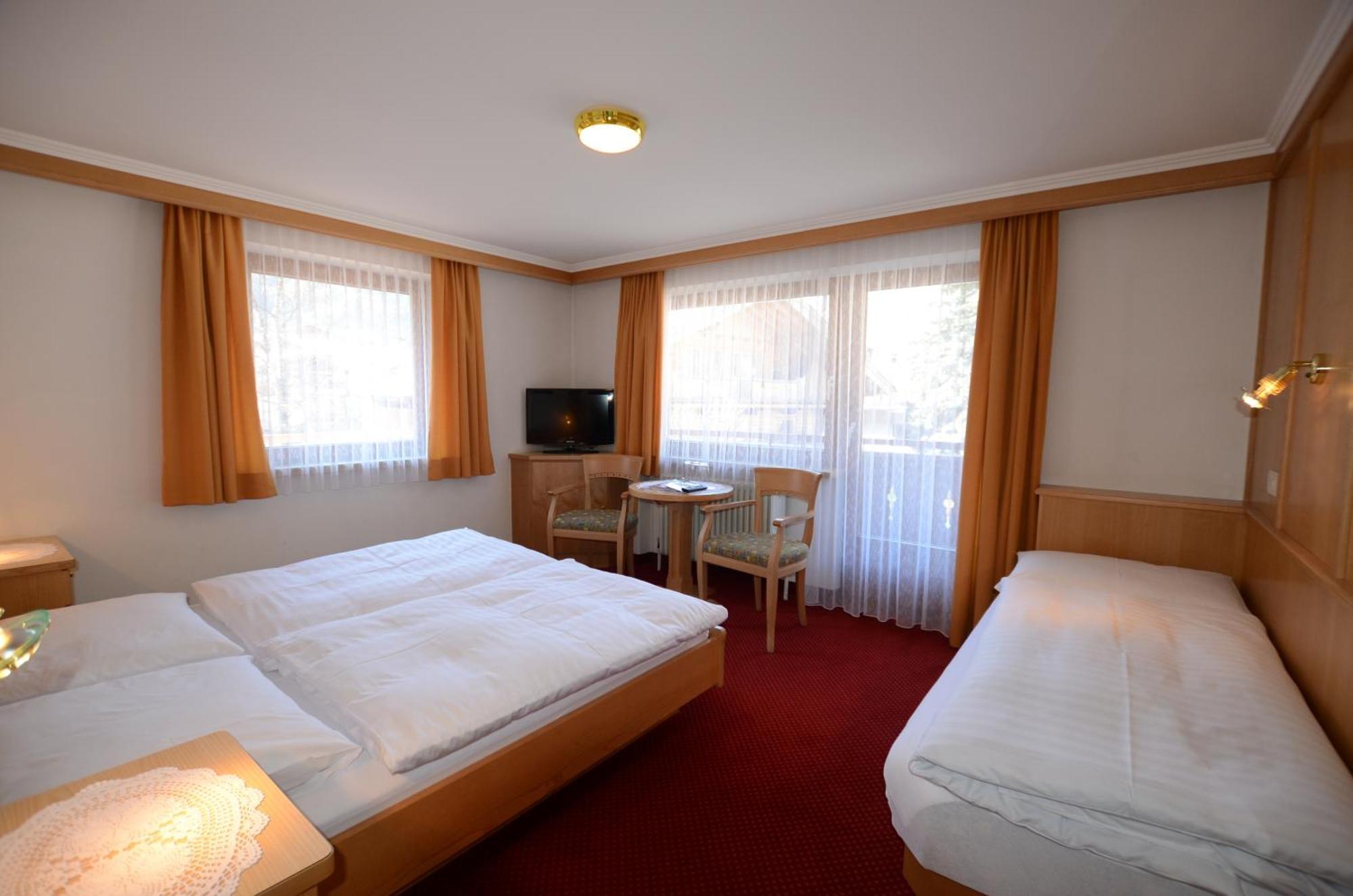 Haus Monika Und Haus Claudia Hotel Mayrhofen Bagian luar foto