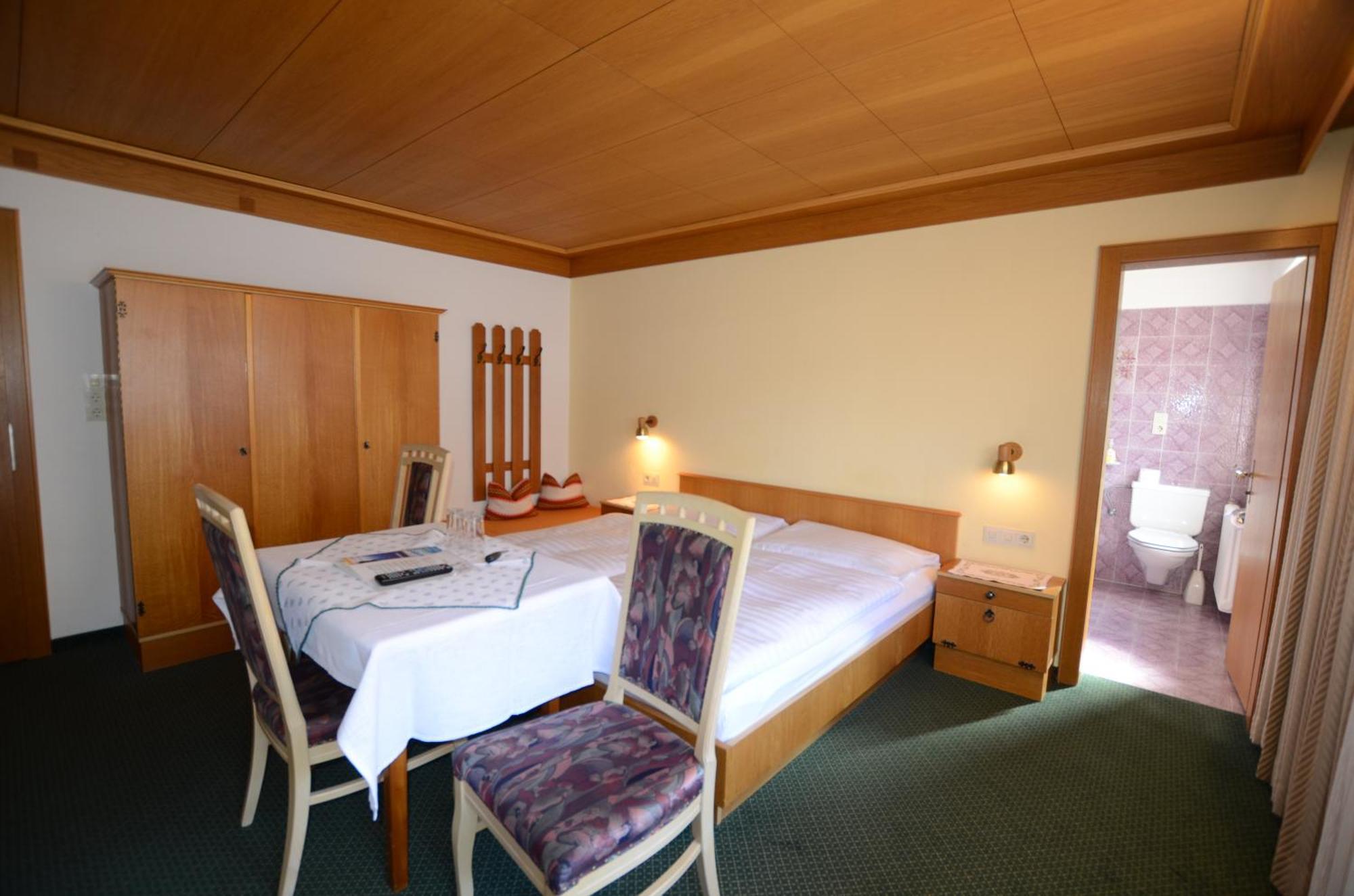 Haus Monika Und Haus Claudia Hotel Mayrhofen Bagian luar foto