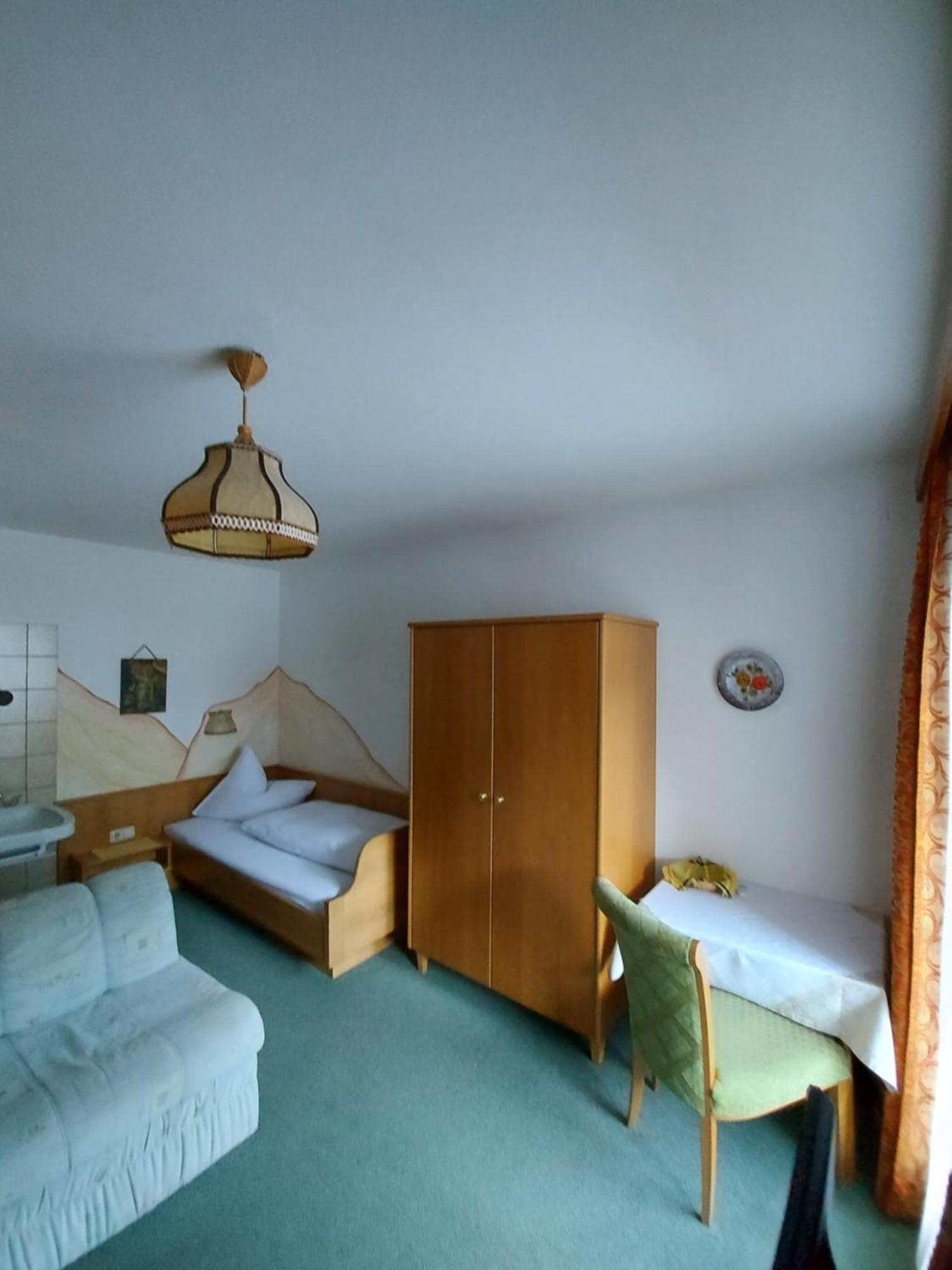 Haus Monika Und Haus Claudia Hotel Mayrhofen Bagian luar foto