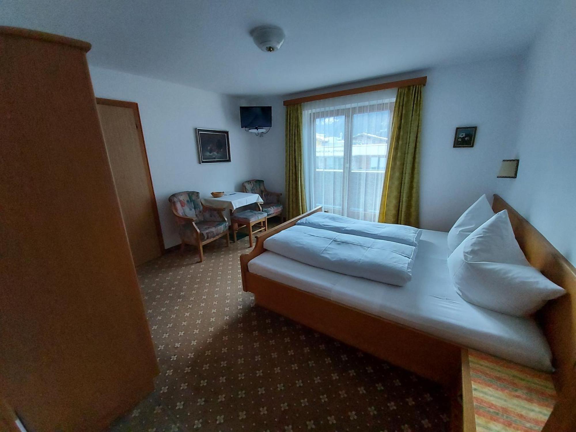 Haus Monika Und Haus Claudia Hotel Mayrhofen Bagian luar foto