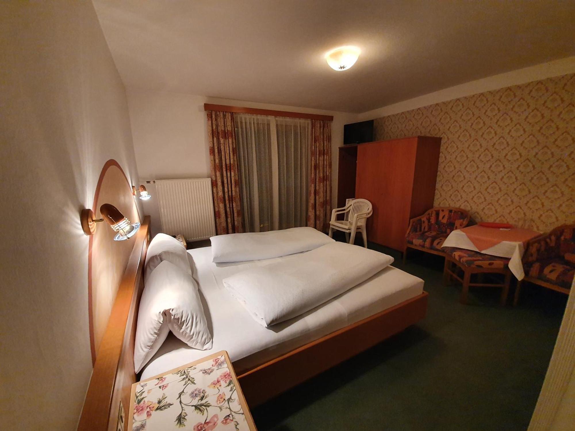 Haus Monika Und Haus Claudia Hotel Mayrhofen Bagian luar foto