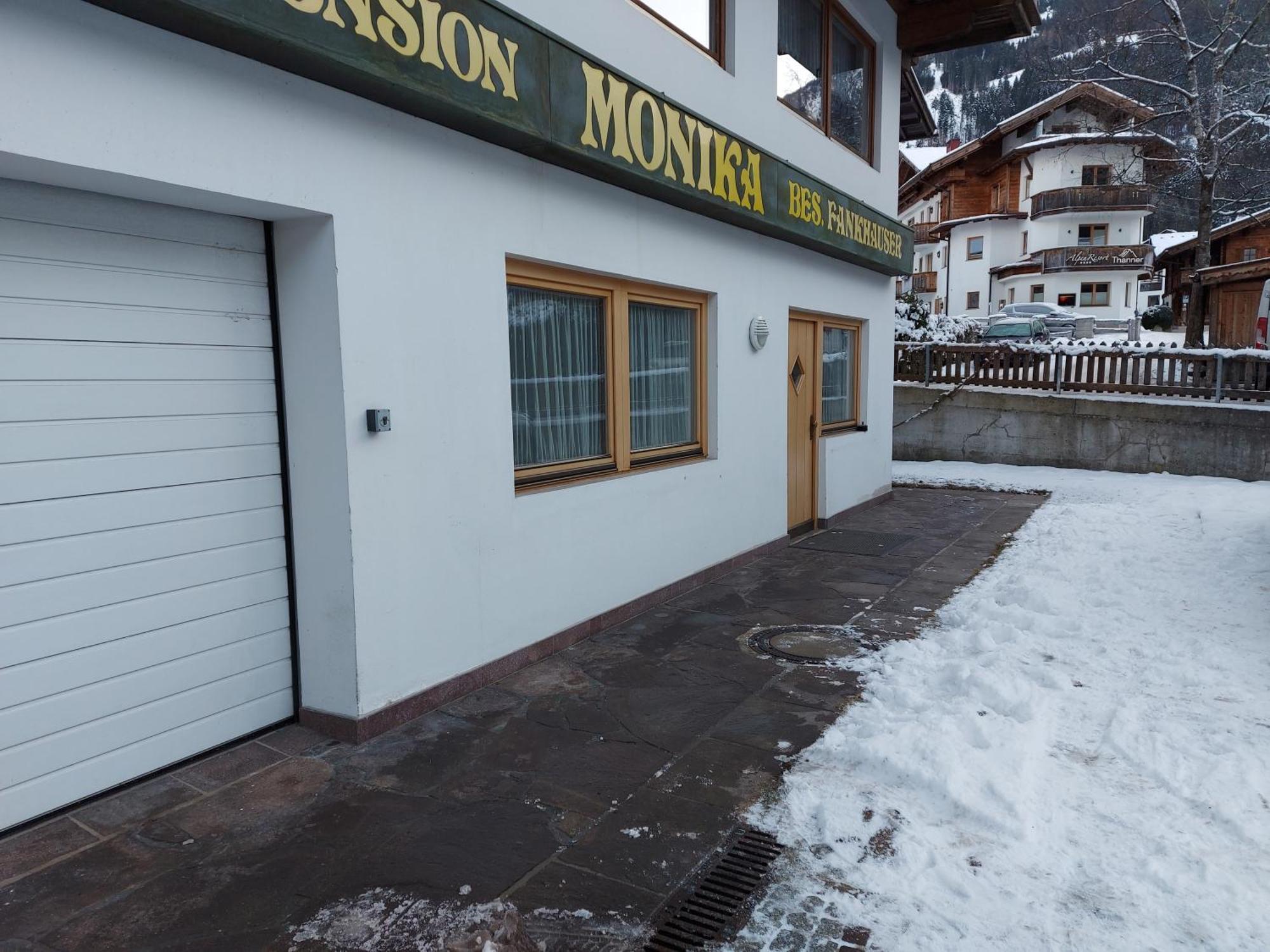 Haus Monika Und Haus Claudia Hotel Mayrhofen Bagian luar foto