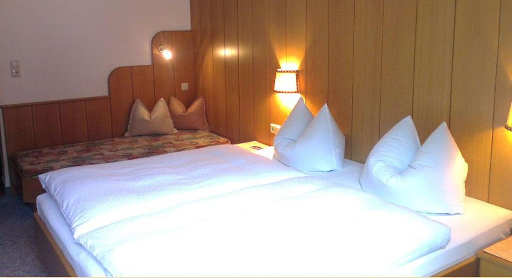 Haus Monika Und Haus Claudia Hotel Mayrhofen Ruang foto